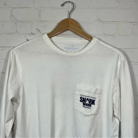 Vineyard Vines T-Shirt Mens Small White Shark Week Long Sleeve Casual Pocket - Picture 3 of 7